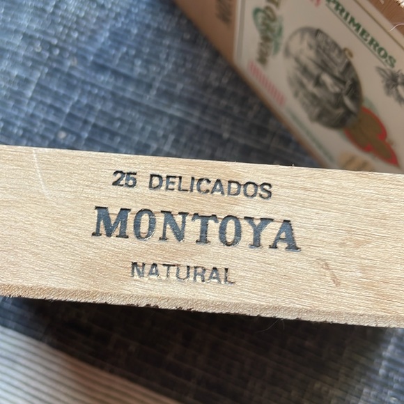 Vintage Montoya Wooden Cigar Box - Picture 6 of 10